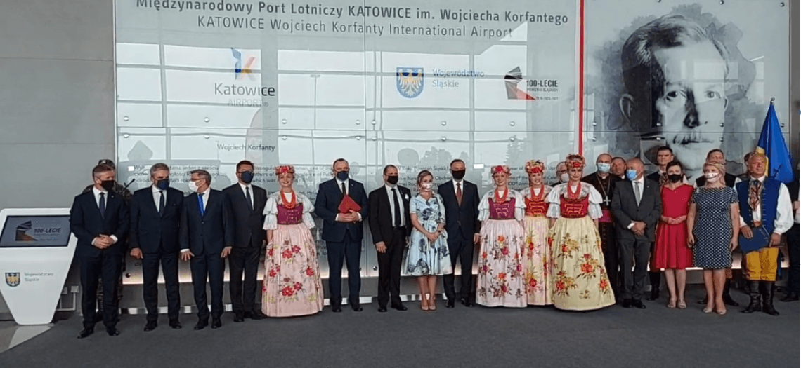 Uroczystość nadania Międzynarodowemu Portowi Lotniczemu Katowice w Pyrzowicach imienia Wojciecha Korfantego.