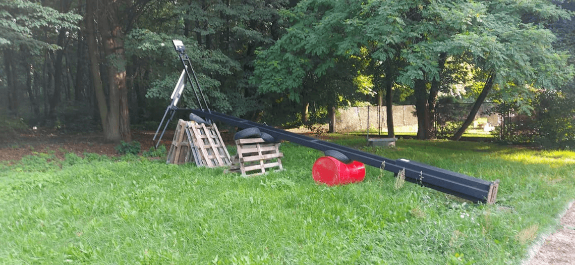 Nakło Śląskie. Zdewastowana lampa solarna