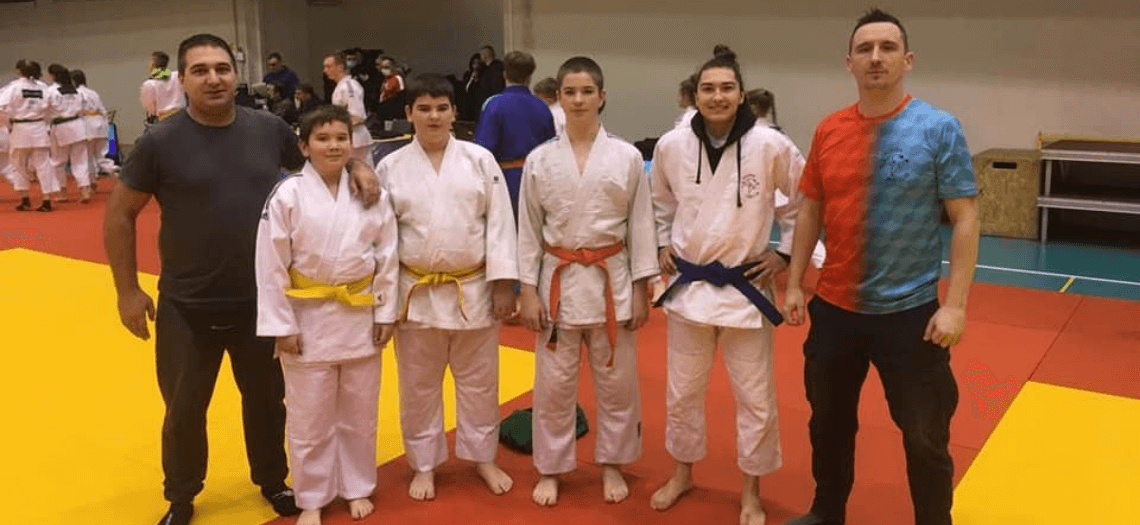 Zawodnicy z Ikizama Judo Club