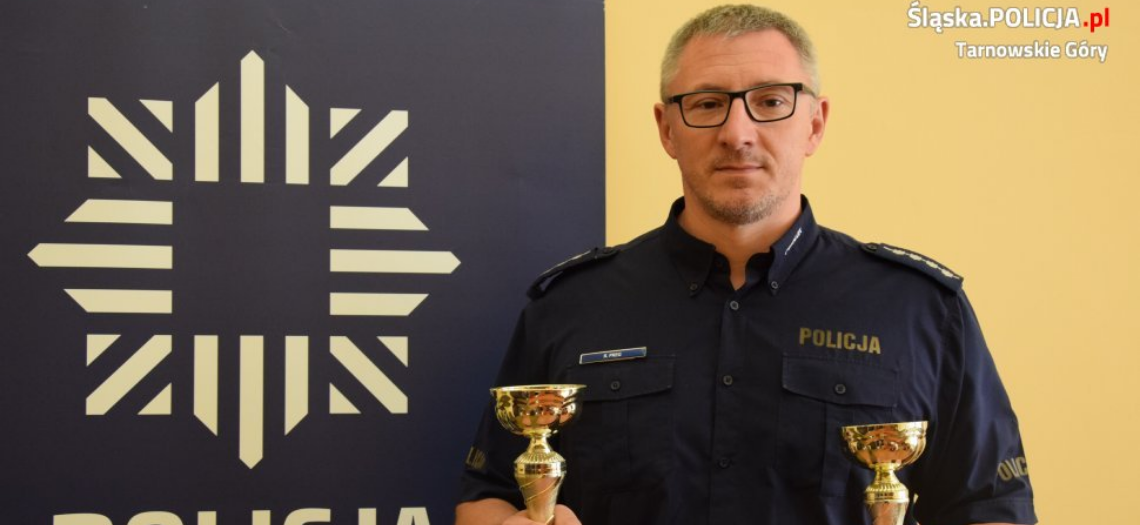Tarnogórski policjant Mistrzem Polski w wyciskaniu sztangi! Ryszard Preg pobił rekord