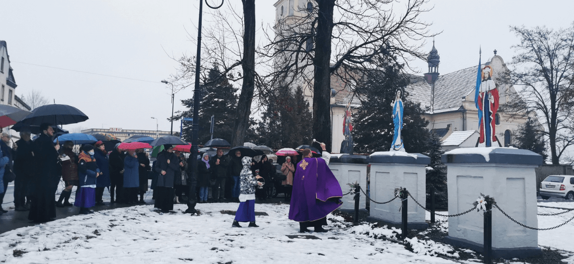 Tworóg. Poświęcenie figur świętych