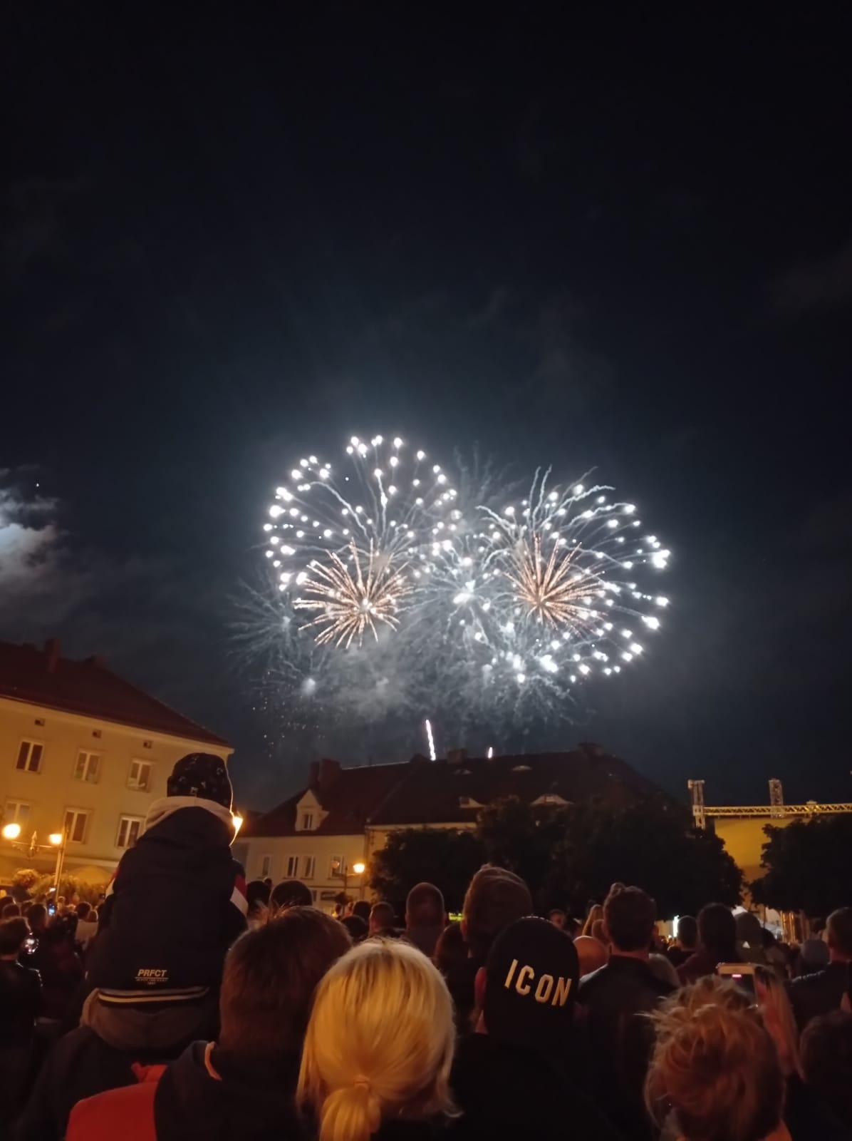 Pokaz sztucznych ogni na zakończenie Gwarków 2022