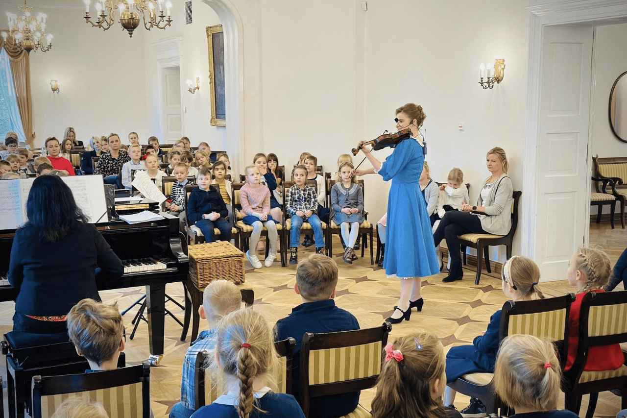 Jesienny koncert dla dzieci w Pałacu w Rybnej