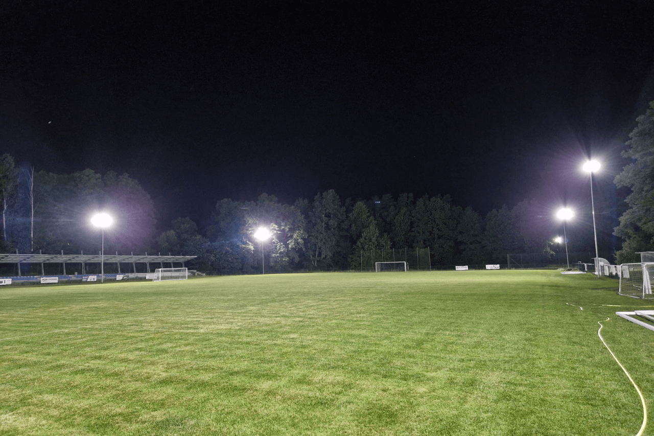 Nowe oświetlenie boiska Nitron Krupski Młyn