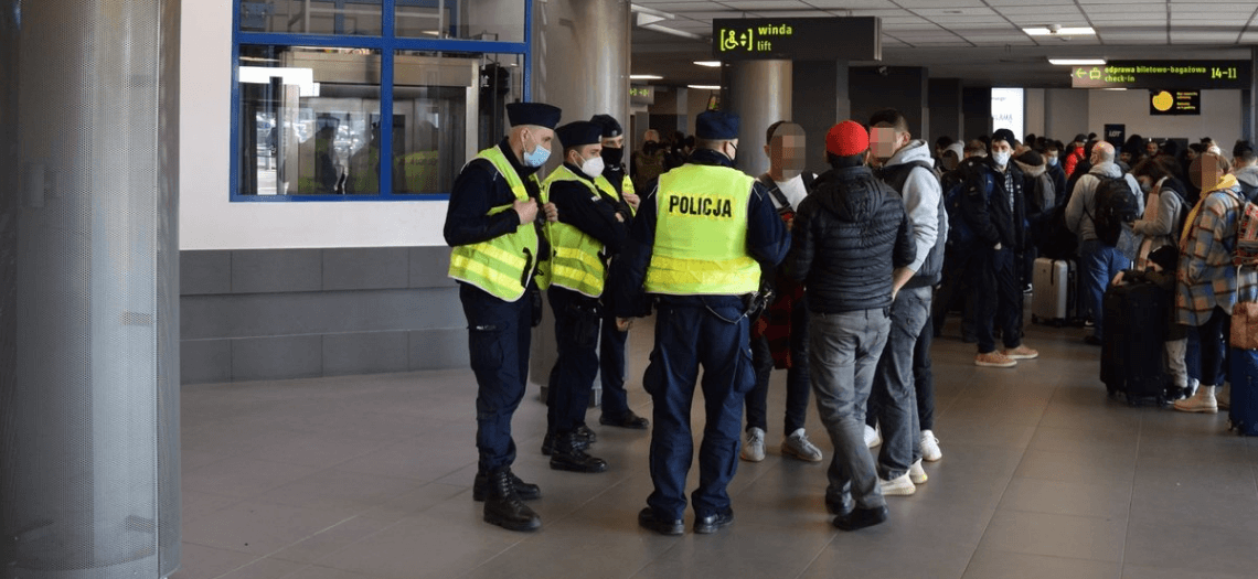 Katowice Airport: służby mundurowe pomagają w koordynacji działań
