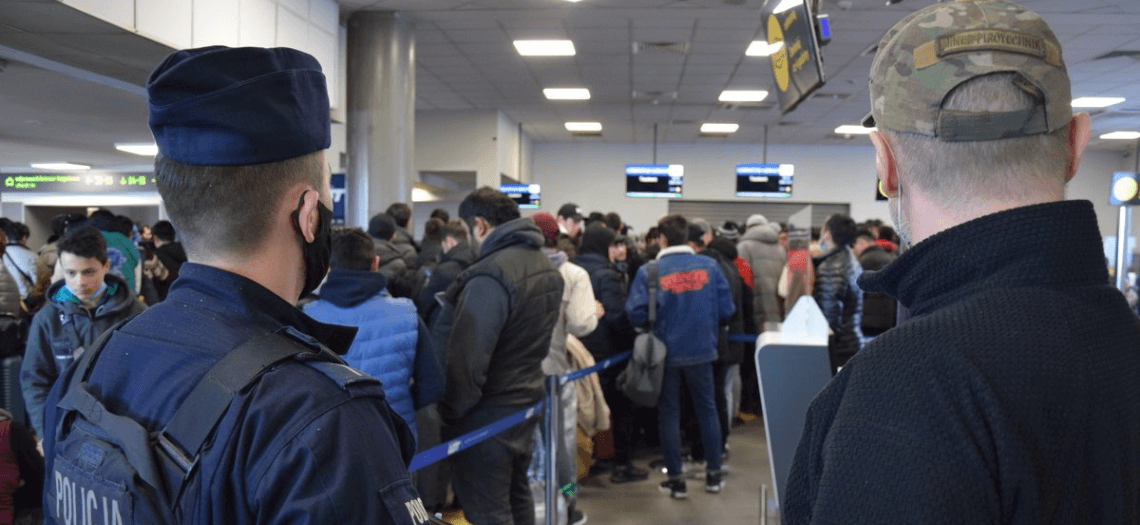 Katowice Airport: policjanci pomagają na miejscu