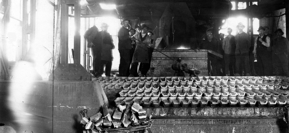 Skarbowa Huta Ołowiu i Srebra w Strzybnicy - robotnicy przy pracy