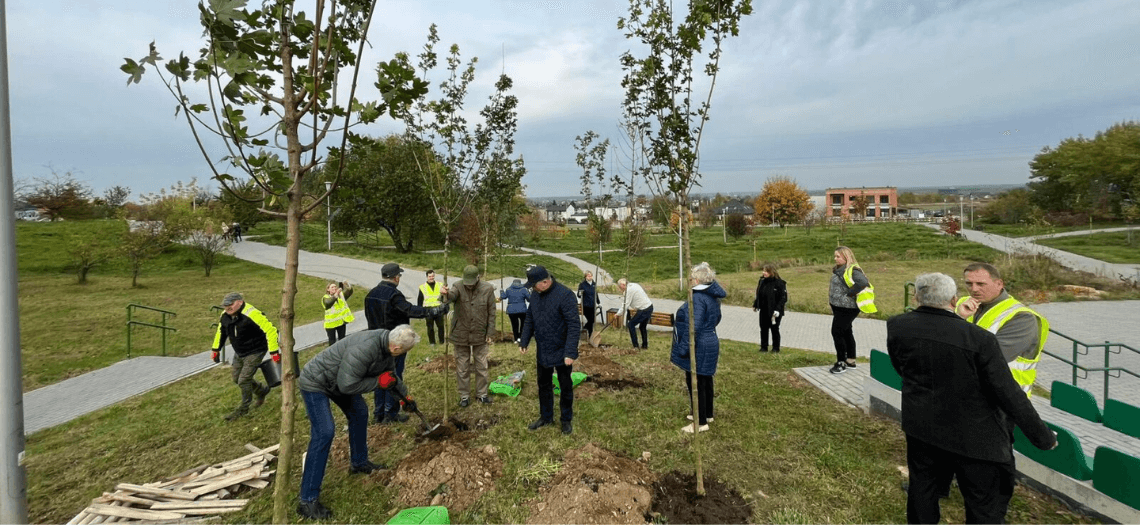 Tarnogórzanie sadzą nowe drzewka