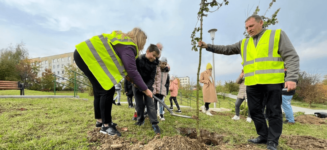 Tarnogórzanie sadzą nowe drzewka