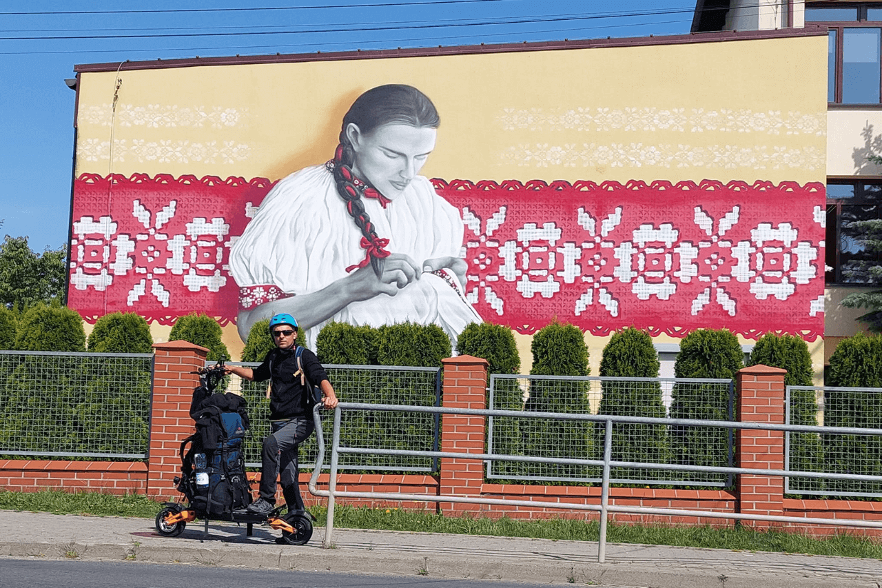 Tarnogórzanin dojechał do Rzymu na hulajnodze