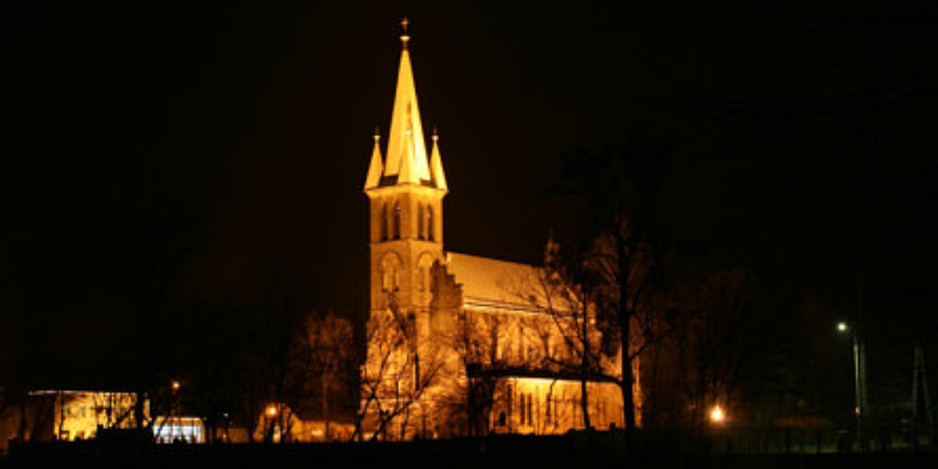 Kościół pw. Najświętszego Serca Pana Jezusa i Matki Boskiej Fatimskiej w Tarnowskich Górach-Strzybnicy Kościół pw. Najświętszego Serca Pana Jezusa i Matki Boskiej Fatimskiej w Tarnowskich Górach-Strzybnicy