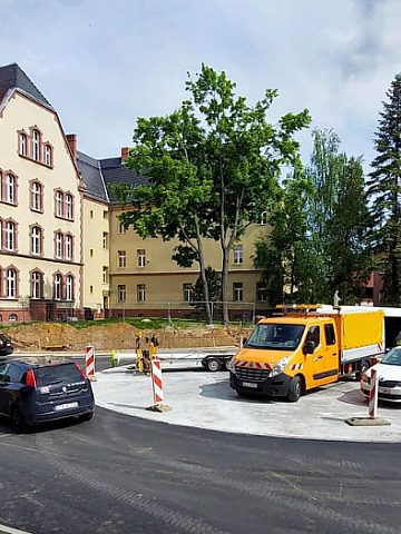 Rondo na skrzyżowaniu ulic Opolskiej i Powstańców Śląskich Rondo na skrzyżowaniu ulic Opolskiej i Powstańców Śląskich