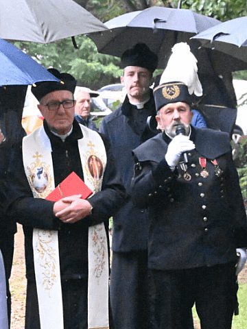 Bobrowniki Śląskie - kapliczka św. Barbary Bobrowniki Śląskie - kapliczka św. Barbary