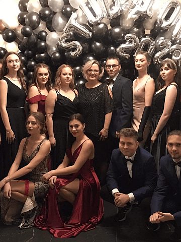 Studniówka Technikum nr 13 w Radzionkowie Studniówka Technikum nr 13 w Radzionkowie