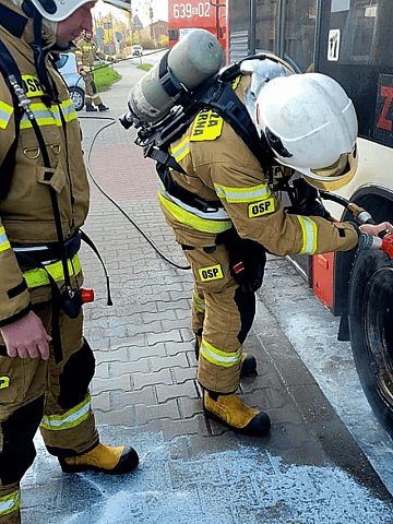 Pożar autobusu w Tarnowskich Górach Pożar autobusu w Tarnowskich Górach