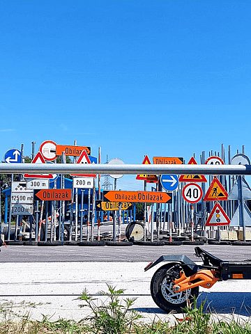 Tarnogórzanin dojechał do Rzymu na hulajnodze Tarnogórzanin dojechał do Rzymu na hulajnodze