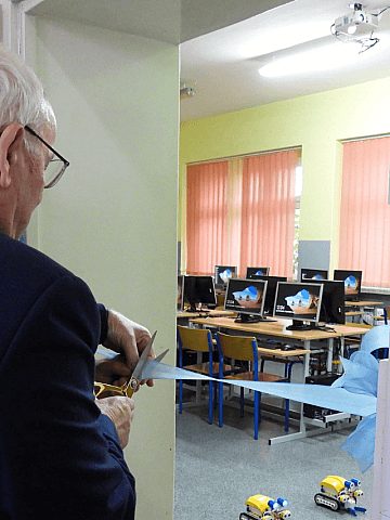 Odnowiona sala komputerowa w Nakle Śląskim Odnowiona sala komputerowa w Nakle Śląskim