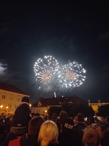 Pokaz sztucznych ogni na zakończenie Gwarków 2022 Pokaz sztucznych ogni na zakończenie Gwarków 2022
