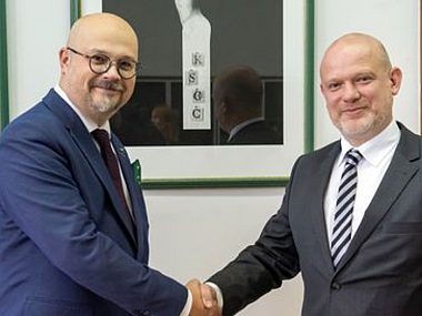 Tarnogórski Plastyk współpracuje z Uniwersytetem Śląskim Porozumienie między Uniwersytetem Śląskim a Zespołem Szkół Artystyczno-Projektowych w Tarnowskich Górach