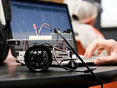 Kolejne szkoły na terenie powiatu otrzymały rządowe wsparcie Laboratoria przyszłości w Krupskim Młynie i Tworogu