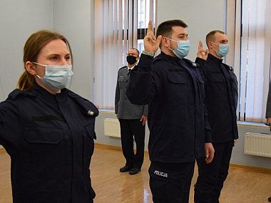 Powiat tarnogórski ma nowych stróżów prawa Nowi o policjanci w Tarnowskich Górach