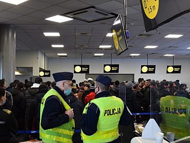 Uchodźcy na lotniku w Pyrzowicach Uchodźcy na lotniku w Pyrzowicach