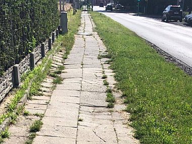 Radzionków. Remont chodnika przy ulicy Długiej Radzionków. Remont chodnika przy ulicy Długiej