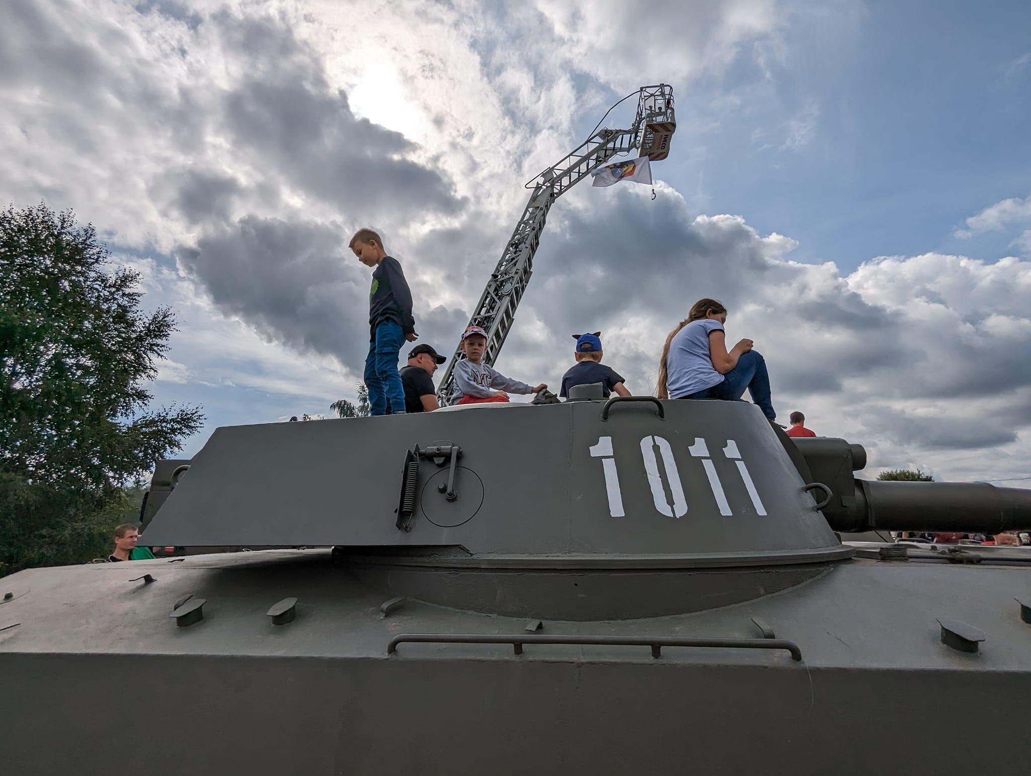 Piknik militarny hala sportowa