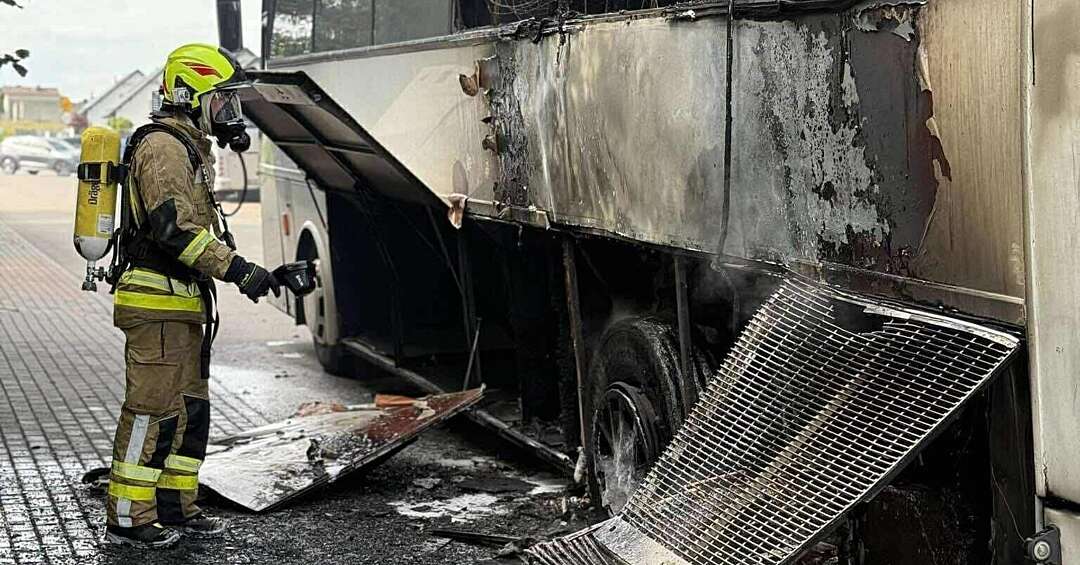 Pożar w gminie Ożarowice. Strażacy gasili dziś autokar