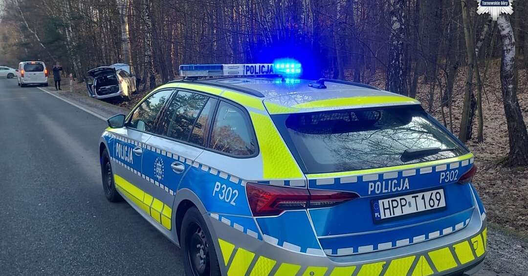 Poranny wypadek między Tarnowskimi Górami i Miasteczkiem Śląskim. Senior trafił do szpitala