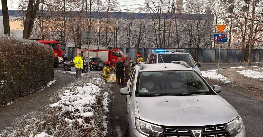 Rowerzysta zderzył się z samochodem w Tarnowskich Górach. Starszy mężczyzna trafił do szpitala