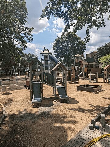 Nowy plac zabaw w Tarnowskich Górach Nowy plac zabaw w Tarnowskich Górach