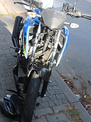 Kolizja motoroweru z samochodem osobowym Kolizja motoroweru z samochodem osobowym