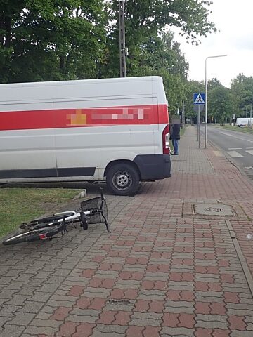 Zdarzenie drogowe z rowerzystką w Świerklańcu Zdarzenie drogowe z rowerzystką w Świerklańcu
