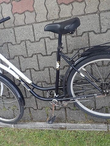 Zdarzenie drogowe z rowerzystką w Świerklańcu Zdarzenie drogowe z rowerzystką w Świerklańcu