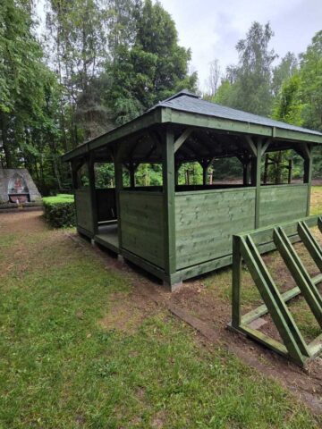 Wiata w dzielnicy Bobrowniki Śląskie-Piekary Rudne Wiata w dzielnicy Bobrowniki Śląskie-Piekary Rudne