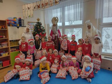 Ruszyły przygotowania do świąt i... Dzieło Świętego Mikołaja Dzieło Świętego Mikołaja