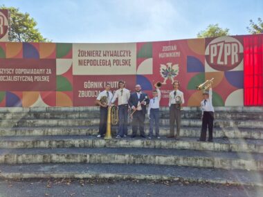 Mali Kamilianie na planie "Ołowianych dzieci" Mali Kamilianie na planie "Ołowianych dzieci"