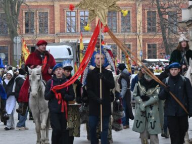 Orszak Trzech Króli przeszedł przez centrum Tarnowskich Gór Orszak Trzech Króli 2026 w Tarnowskich Górach