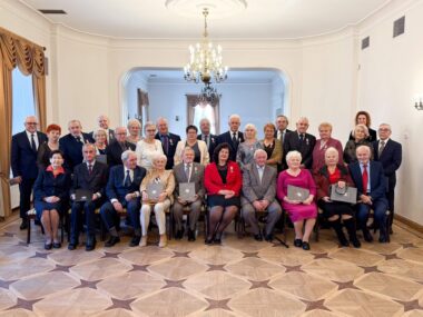 Tarnogórskie małżeństwa świętowały w Pałacu w Rybnej Małżeńskie jubileusze w Tarnowskich Górach