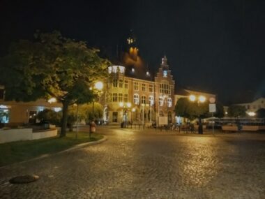 Tarnowskie gory noc rynek ratusz zdjecie