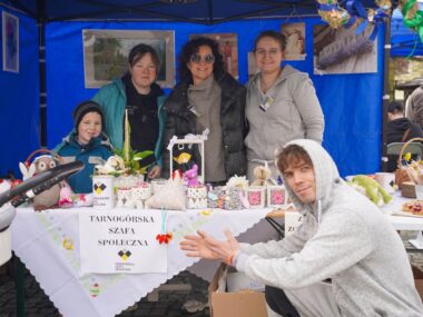 Tarnogórska Szafa Społeczna szykuje się do Wielkanocy Tarnowskie gory warsztaty rekodziela wielkanocne tarnogorska szafa spoleczna