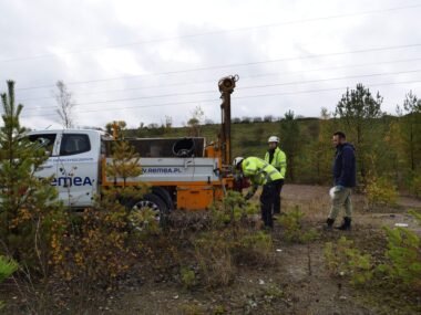 Tarnowskie Góry rozpoczęły badania bomby ekologicznej Tarnowskie gory zaklady chemiczne prace badawcze 3