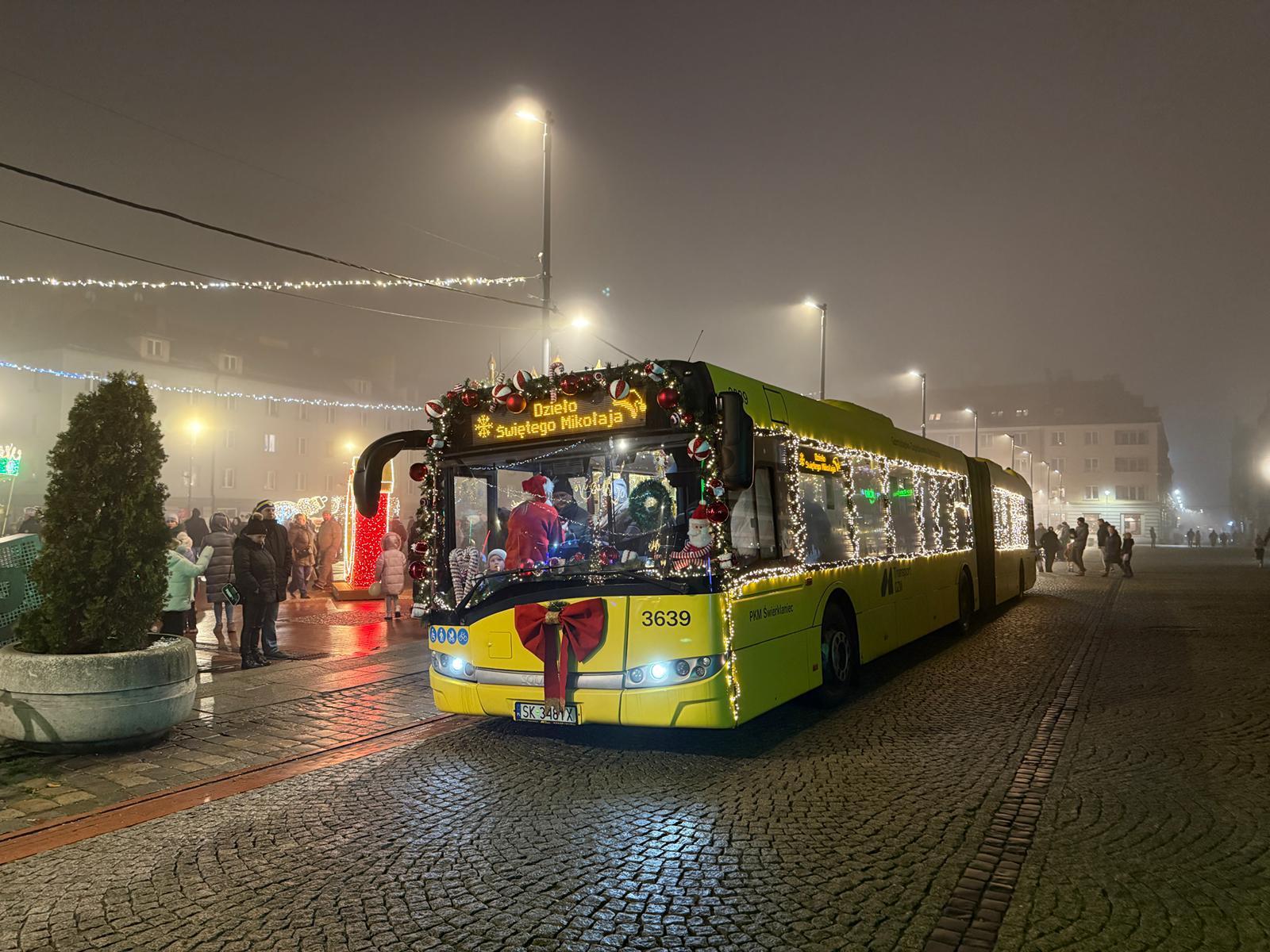 Święty Mikołaj wyruszy do dzieci w... autobusie. Gdzie i kiedy można go wypatrywać w Tarnowskich Górach?