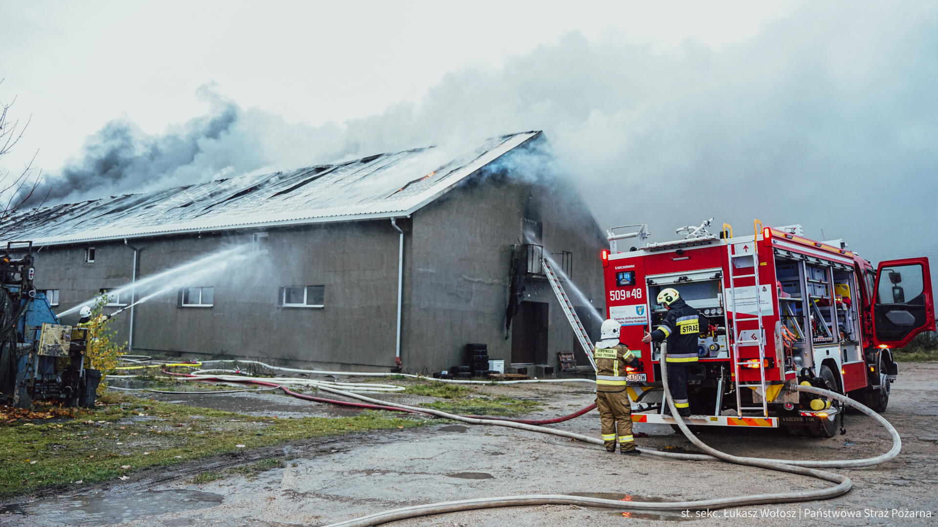 Pożar w zakładzie produkcyjnym w Sadowie