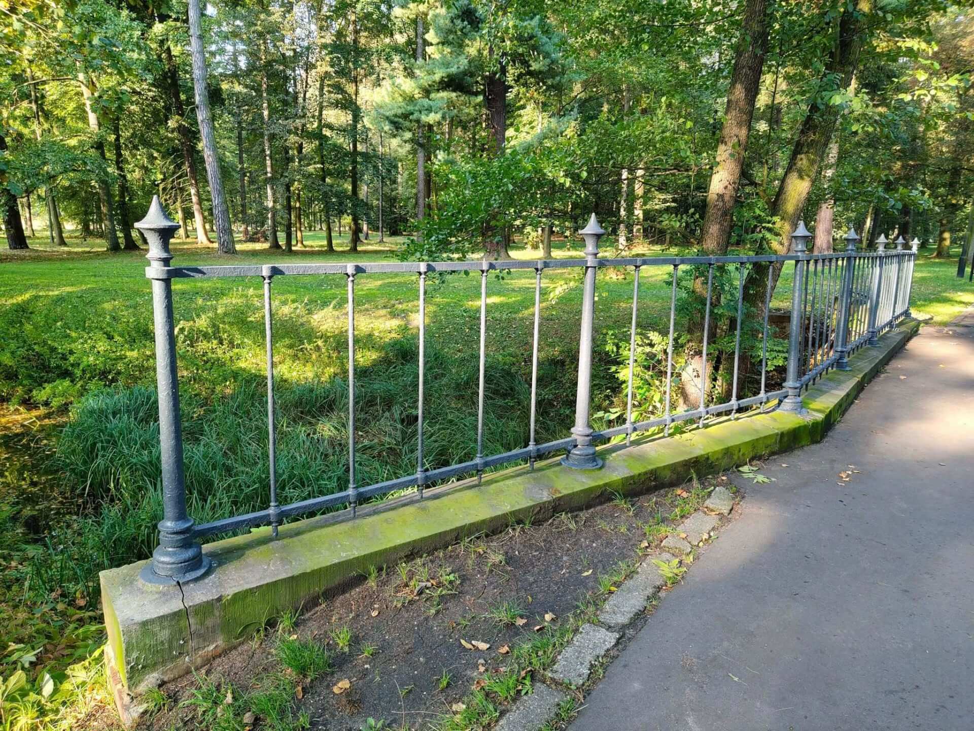 Odnowione balustrady w Parku w Świerklańcu