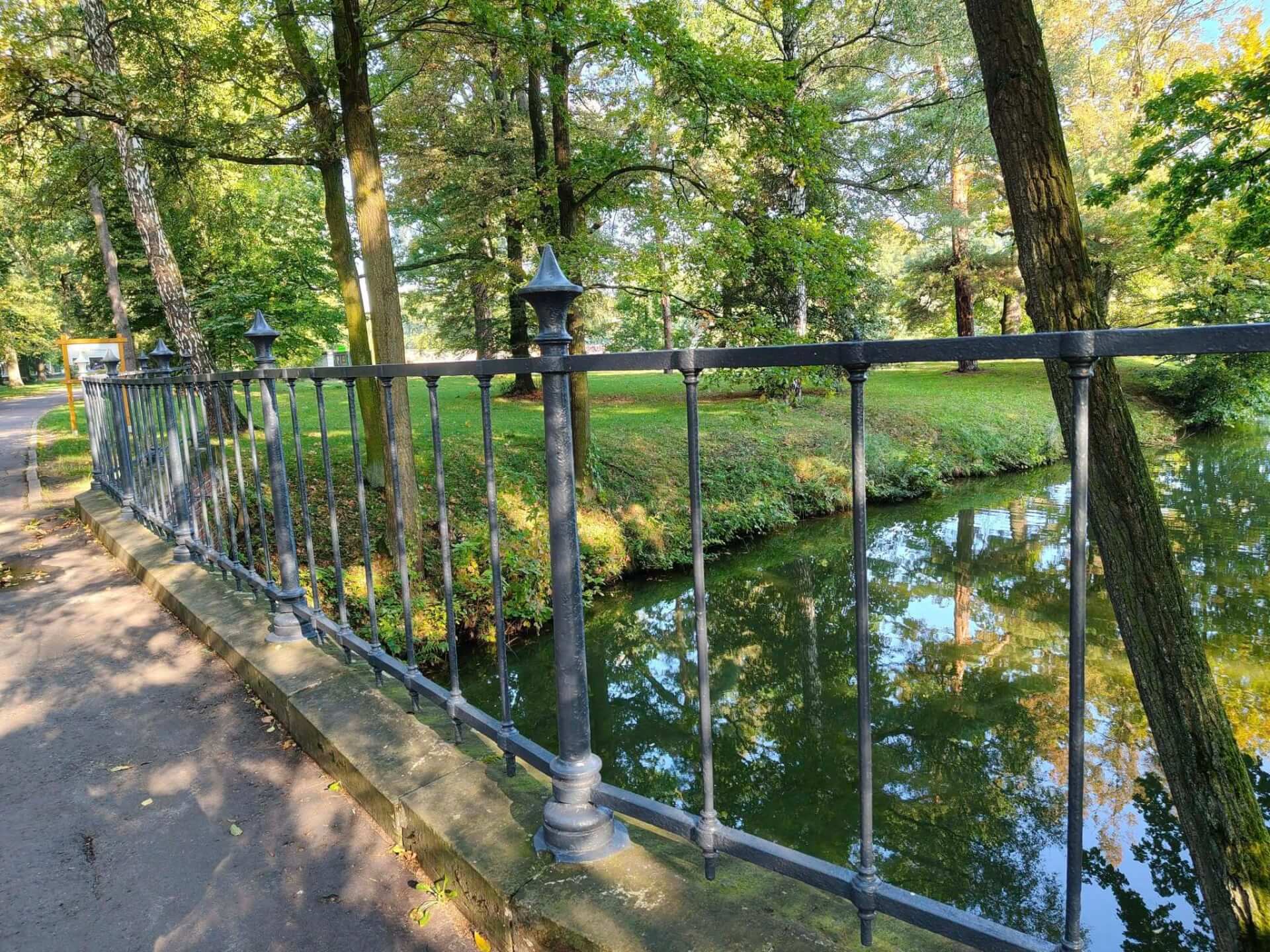 Odnowione balustrady w Parku w Świerklańcu