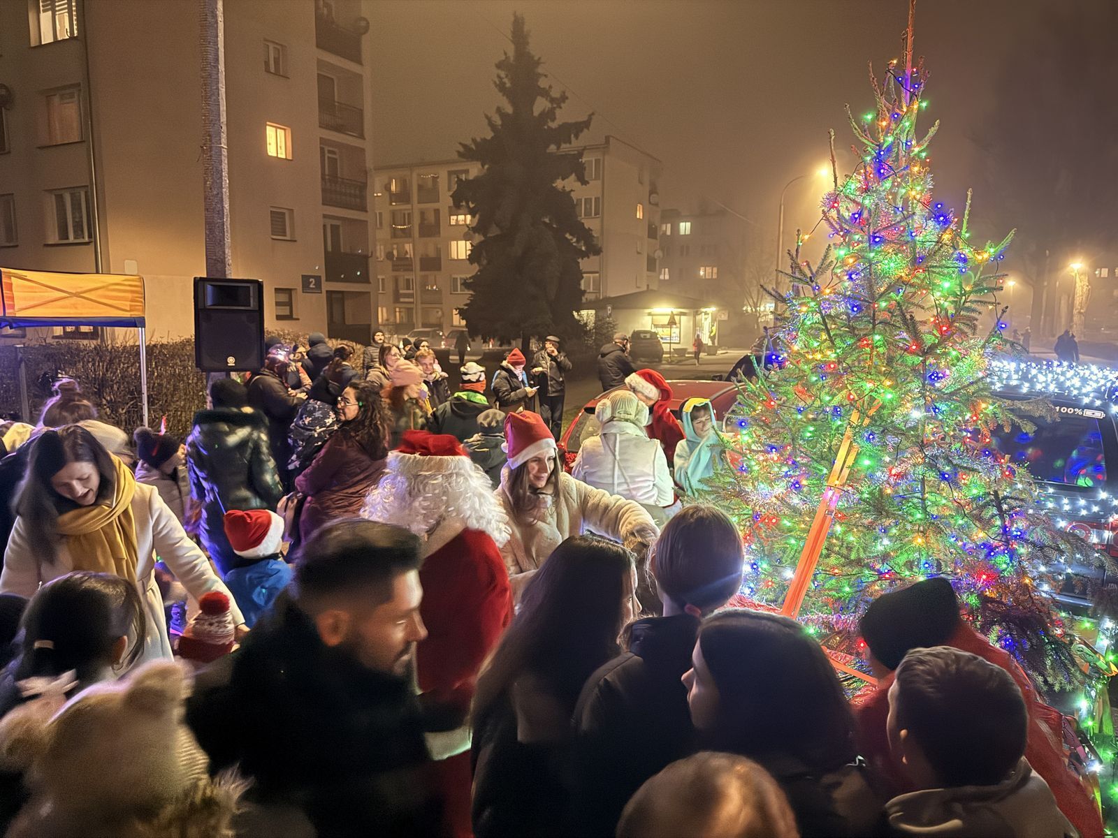 Strojenie dzielnicowej choinki w Tarnowskich Górach-Strzybnicy