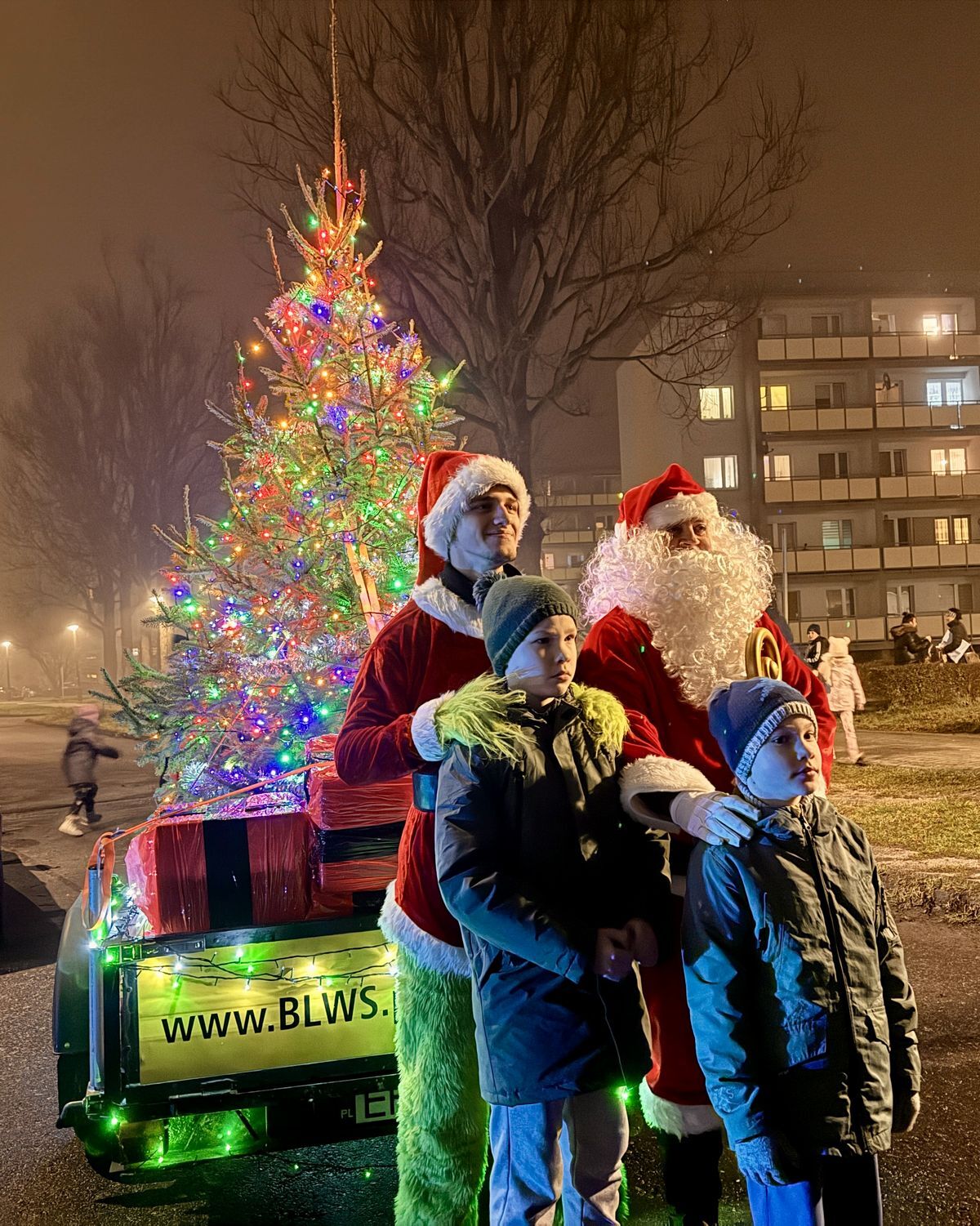 Strojenie dzielnicowej choinki w Tarnowskich Górach-Strzybnicy