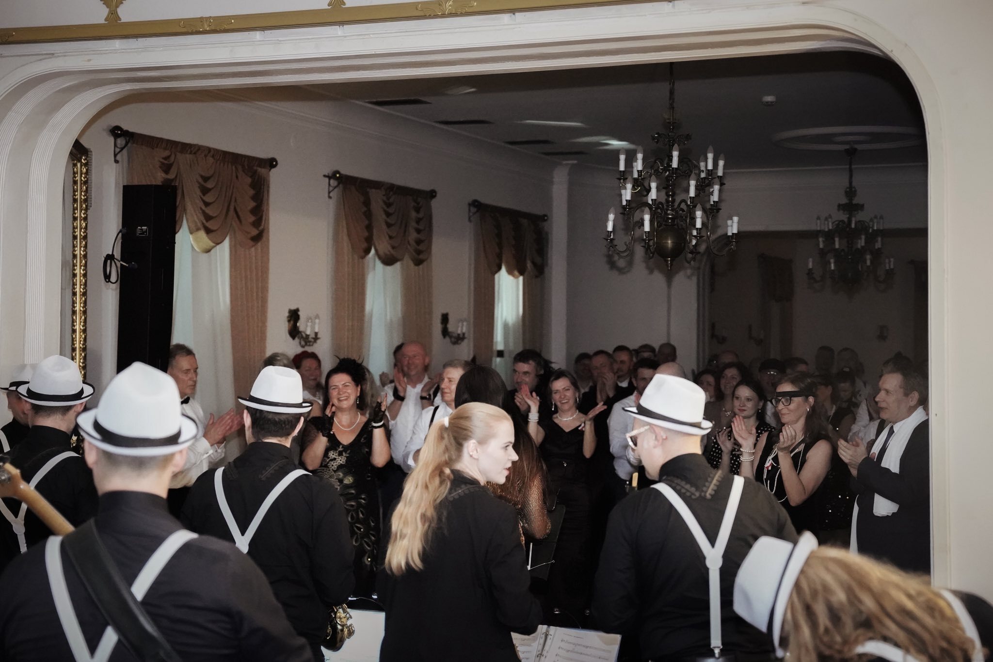 Potańcówka z okazji Święta Niepodległości w Tarnowskich Górach